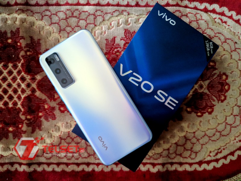 Compare realme 7 Vivo V20 SE