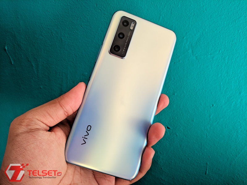 Compare realme 7 Vivo V20 SE
