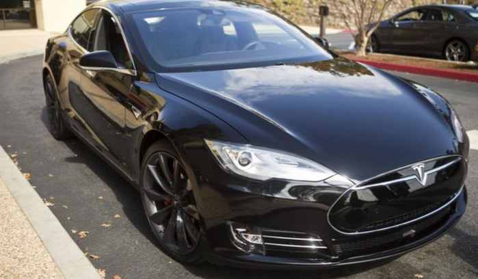 Mobil Tesla Model 3