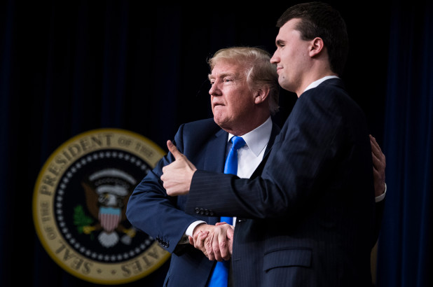 Akun Buzzer Donald Trump