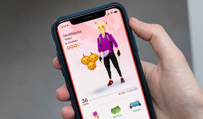 Bermain Pokemon bersama teman