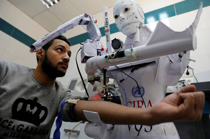 Robot Mesir Cira-03 Tes Covid-19