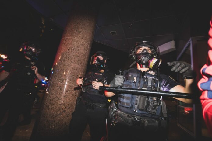 polisi menyamar Polisi menyamar