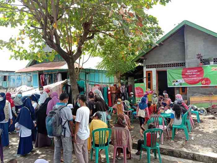 Bantuan Indosat Ooredoo Korban Banjir NTT NTB