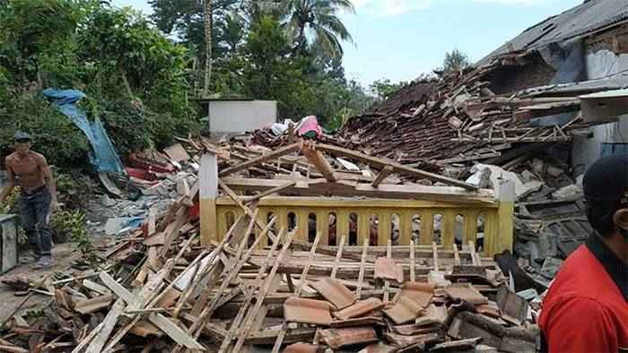 Gempa bumi susulan malang
