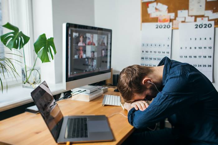 CEO Zoom lelah Rapat Online Zoom Fatigue Syndrome