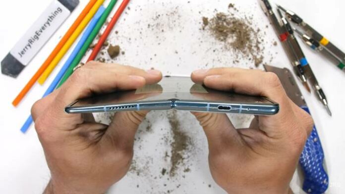 matex2bendtest Huawei Mate X2 JerryRigEverything