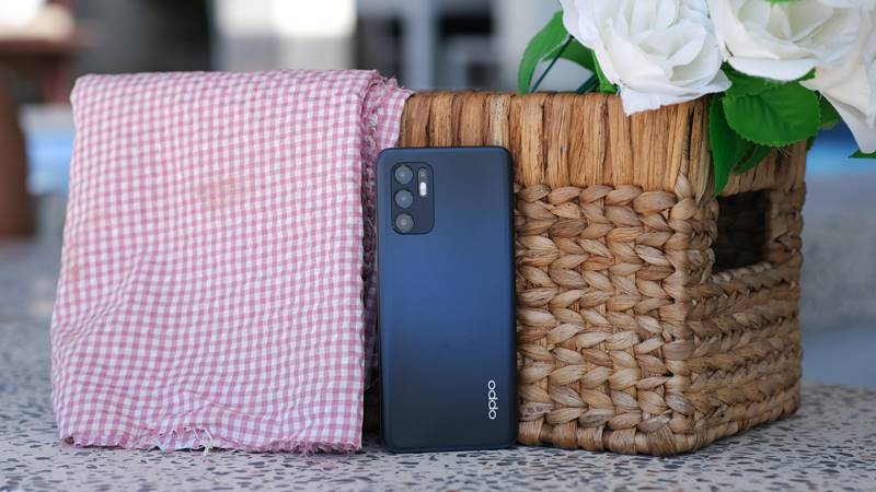 Hands-on Desain Oppo Reno6 Indonesia