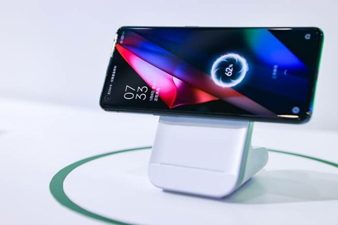 MagVOOC wireless flash charging stand Oppo MagVOOC Magnetik