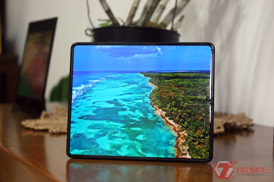layar dan audio Samsung Galaxy Z Fold3