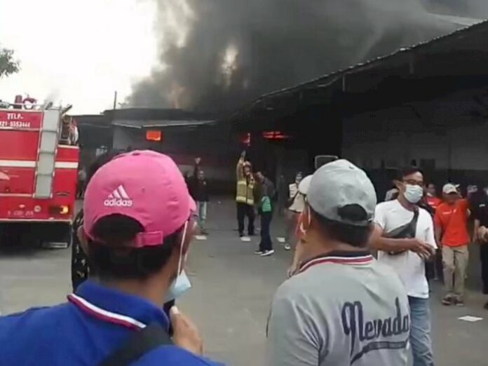 Gudang Shopee Terbakar 2 Video Gudang Shopee Express Kebakaran