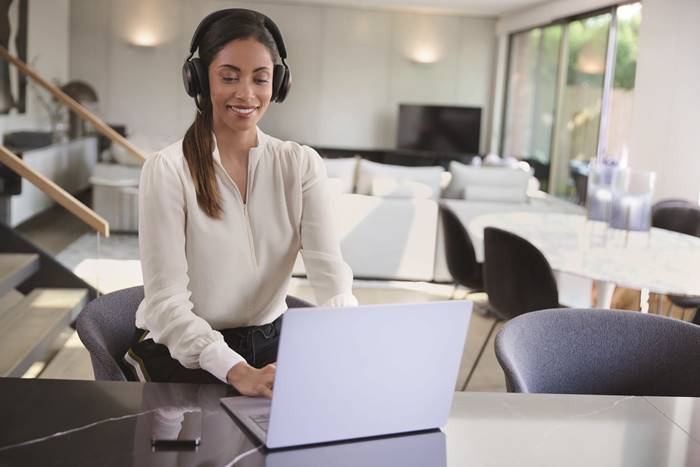 Headset untuk rapat online harga Jabra Evolve2 75