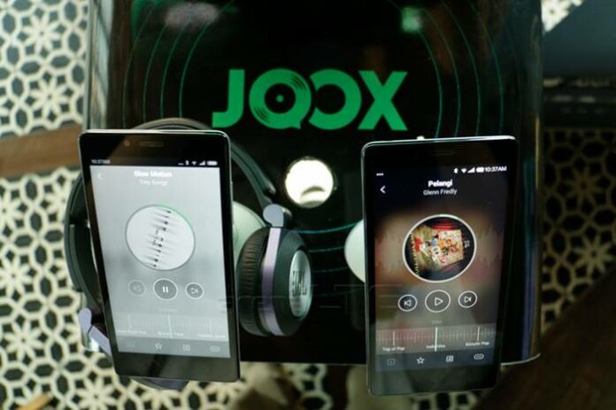 Cara karaoke di JOOX Rooms