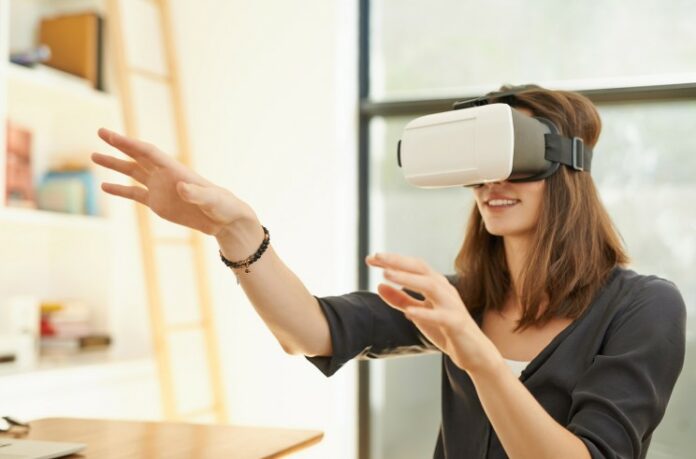 vr-goggles-170215-iStock-1135280973