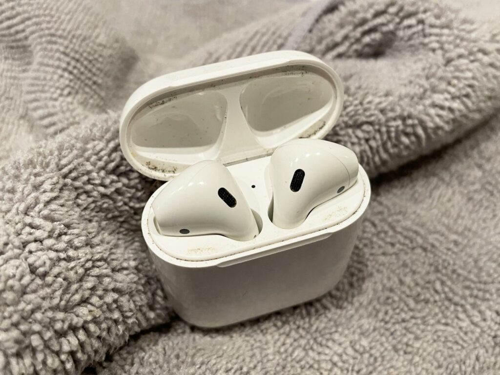 cara Membersihkan TWS Apple AirPods