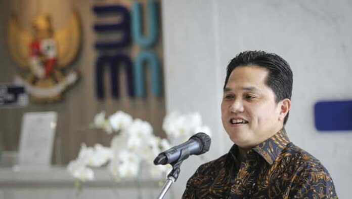 Menteri BUMN Erick Thohir menyampaikan keterangan pers di gedung Kementerian BUMN, Jakarta, Rabu (1/12/2021). Erick Thohir INDICO Telkomsel Ekosistem Digital