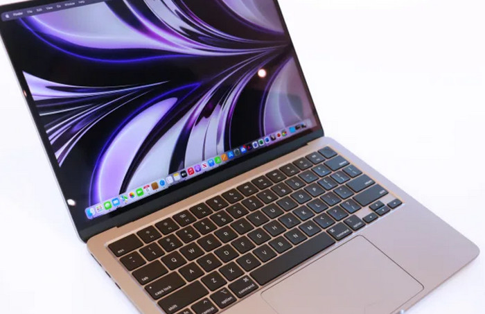 MacBook Air (2022)