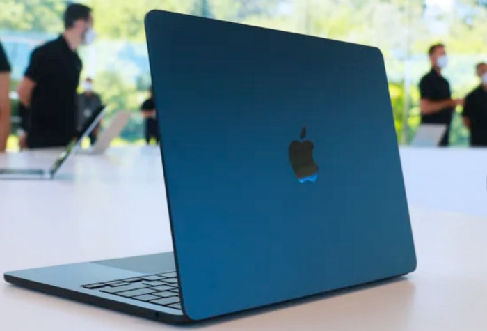 MacBook Air (2022) 