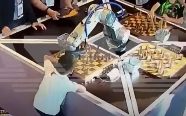 Robot Catur