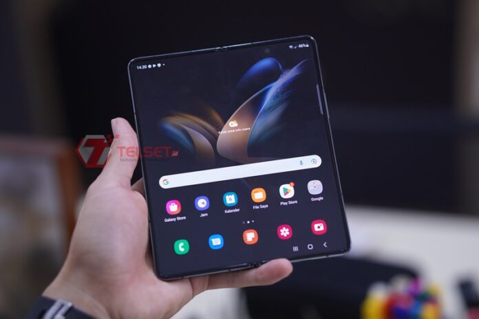 Samsung Galaxy Z Fold4 5G-1 galaxy Z Fold4 5G nonton streaming layar besar