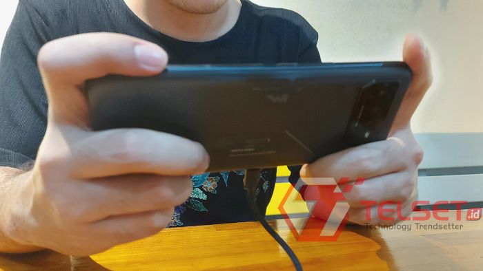 Hands On Asus ROG Phone 6 Batman Editon