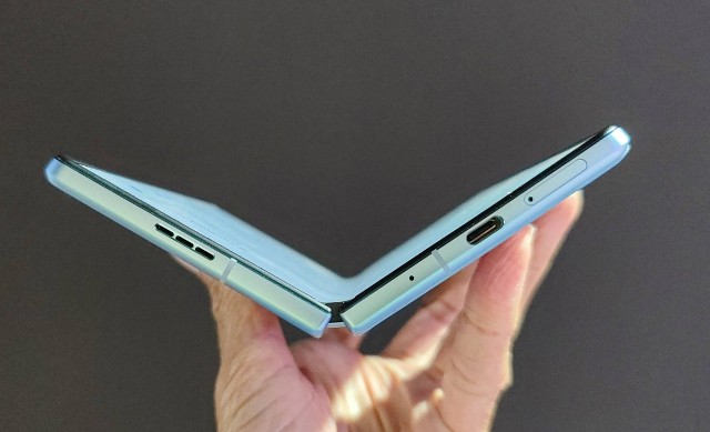 Surface Duo 3 Layar Lipat