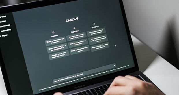 Screen with ChatGPT chat with AI or artificial intelligence. Man search for information using artificial intelligence chatbot developed by OpenAI. Warsaw, Poland - December 02, 2022 Pengacara Pakai ChatGPT