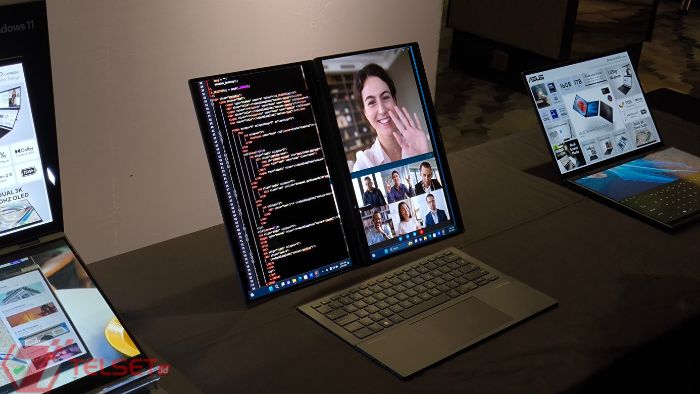 Asus Zenbook Duo (UX8406) Layar