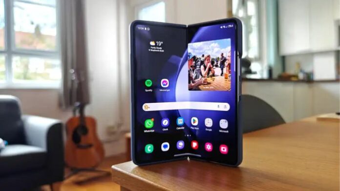 Desain tanpa judul - 2024-05-08T102902.469 Galaxy Z Fold 6 Layar Cover