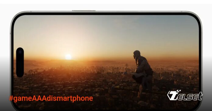 Orang bermain game AAA di smartphone dengan kontroler Bluetooth