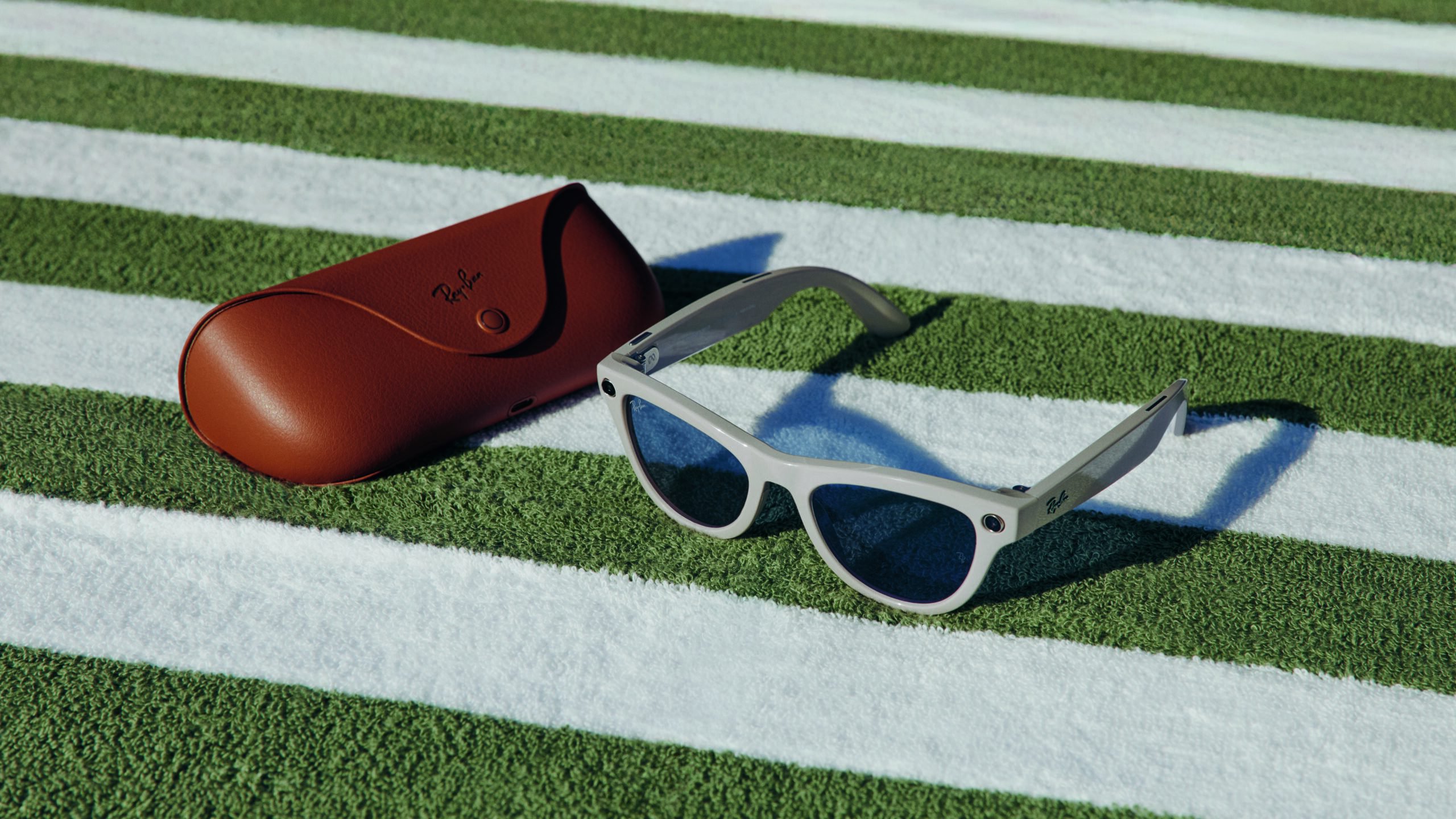 Ray Ban Meta glasses Skyler Shiny Chalky Gray with Transitions Sapphire lenses