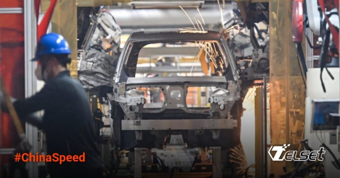 China Speed: Revolusi Industri Otomotif yang Bikin Pabrikan Global Keringat Dingin Robot mengelas rangka mobil listrik di pabrik Zeekr China yang menunjukkan kecepatan produksi tinggi