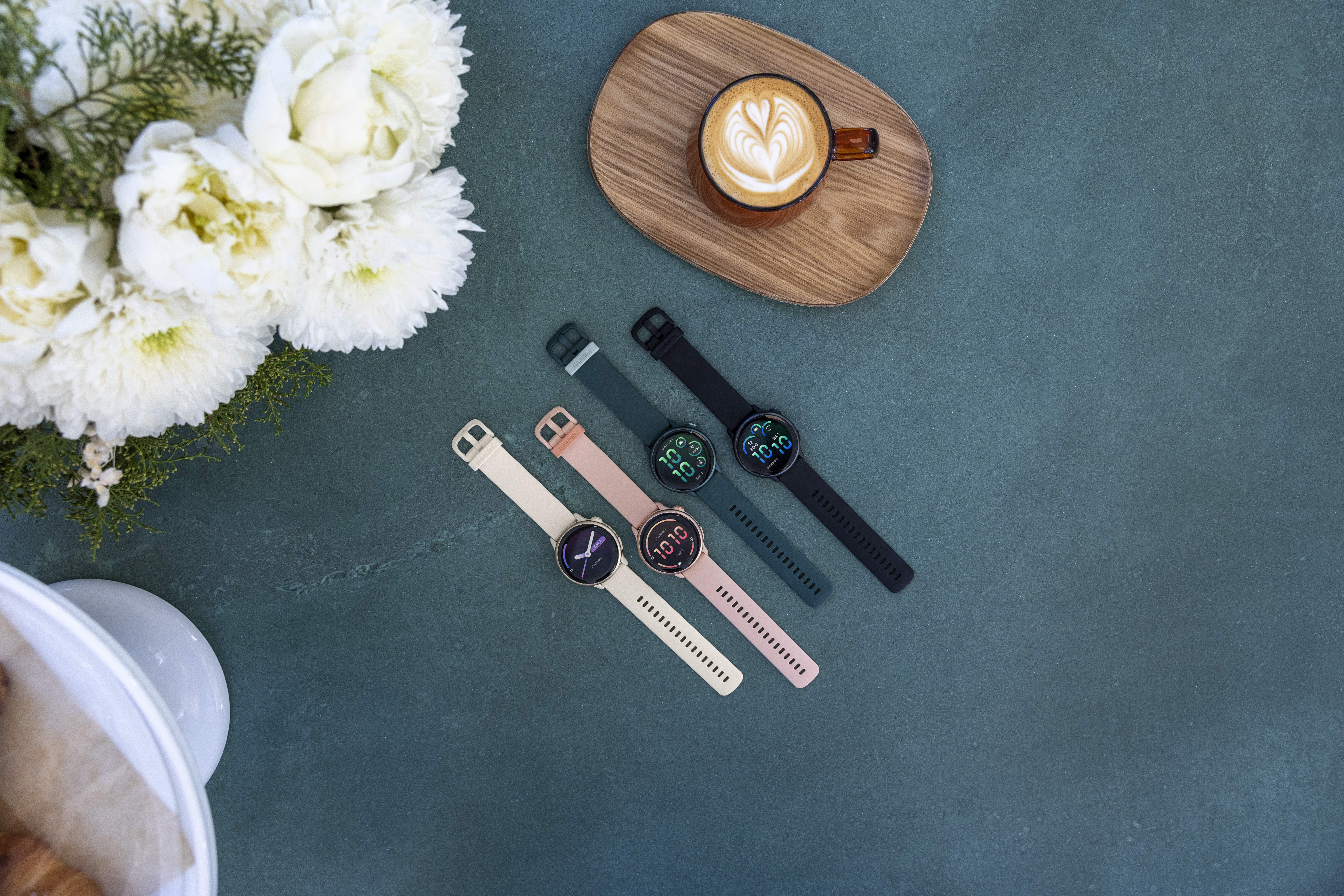 Garmin vívoactive 6 smartwatch dengan tampilan elegan di pergelangan tangan