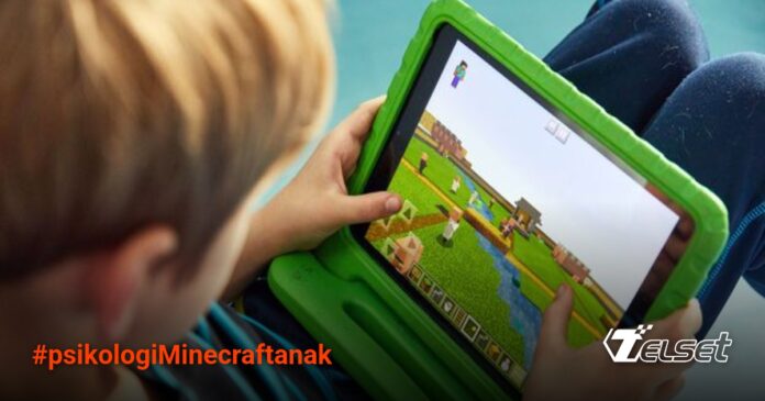 Minecraft dan Psikologi Anak: Mengapa Game Ini Begitu Memikat? Anak bermain Minecraft dengan kreativitas tinggi di komputer