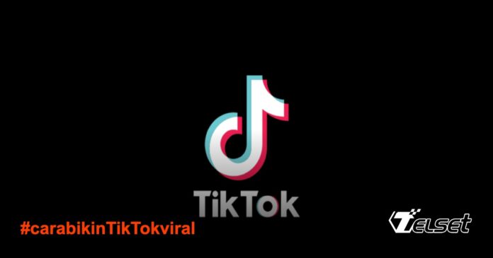 Ilustrasi kreator TikTok sedang membuat konten viral dengan smartphone