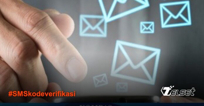 Kenapa Tiba-tiba Dapat SMS Kode Verifikasi? Waspada Penipuan! Ilustrasi ponsel menerima SMS kode verifikasi OTP dengan simbol peringatan keamanan