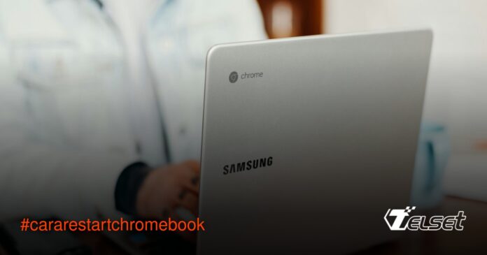 Cara Restart Chromebook dengan Mudah: Solusi Update & Troubleshooting Ilustrasi tangan menekan tombol power pada keyboard Chromebook