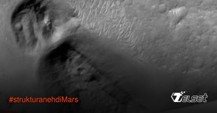 Struktur Misterius di Mars: Bukti Peradaban Alien Kuno? Struktur lubang kunci misterius di permukaan Mars yang diduga buatan peradaban kuno