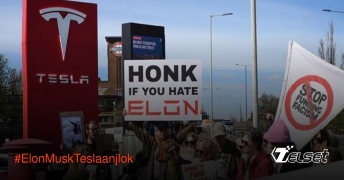 Elon Musk menghadapi protes dan penurunan saham Tesla