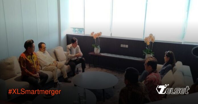 XLSmart Komitmen Jaga Pelanggan & Karyawan Usai Merger Petinggi XLSmart bertemu dengan pejabat Komdigi membahas merger