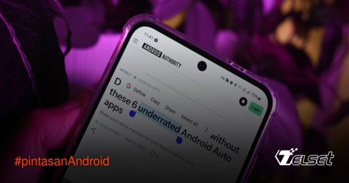 9 Pintasan Tersembunyi Android yang Bisa Diakses dengan Memilih Teks Ilustrasi tangan memilih teks di layar smartphone Android dengan menu pintasan muncul