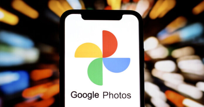 A smartphone displays the Google Photos logo and app name on its screen, with a colorful, blurred background of lights. Google Photos Perkenalkan Fitur Pencarian Teks Lebih Akurat
