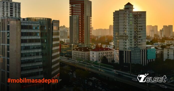 Mobil konsep futuristik di Auto Shanghai 2025 dengan layar besar di dashboard