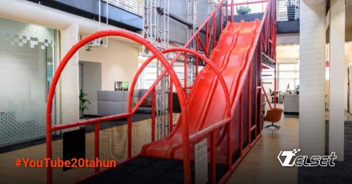 YouTube Capai 20 Miliar Video Unggahan dalam 20 Tahun Seluncuran di kantor YouTube di San Bruno, California, yang mencerminkan semangat awal platform ini