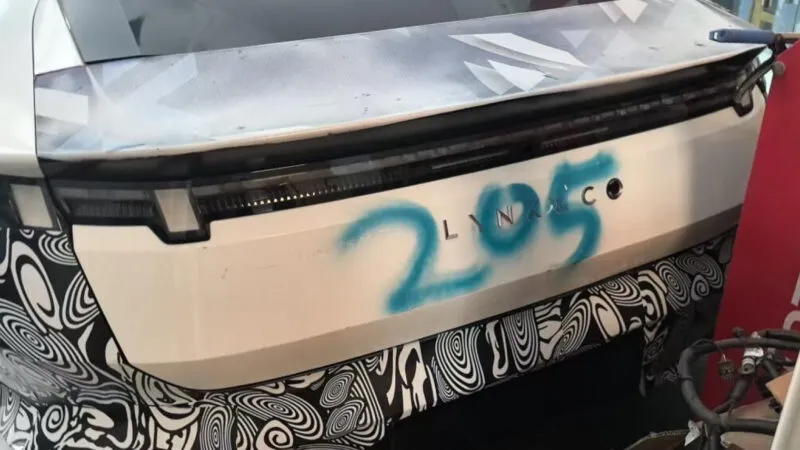 Interior mewah Lynk & Co 10 EM-P dengan fitur teknologi mutakhir