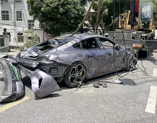 Struktur rangka Xiaomi SU7 Max yang tetap utuh