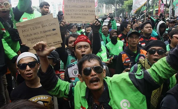 image-1747715278976-5468.webp Driver ojek online demo di Jakarta menuntut kebijakan yang lebih adil