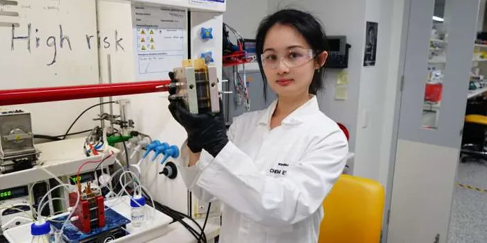 Prototipe baterai air Monash University untuk penyimpanan energi surya