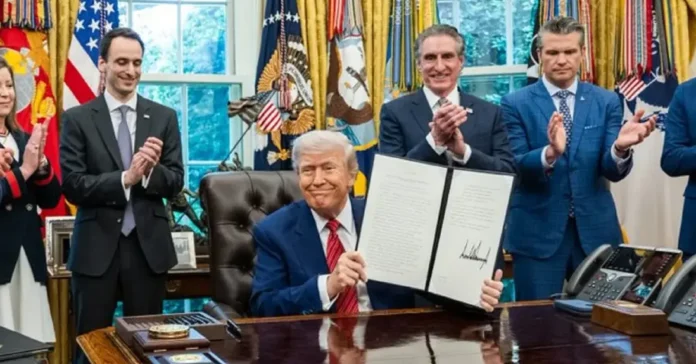 image-1748079988542-7989.webp Presiden Trump menandatangani perintah eksekutif percepat pembangunan reaktor nuklir