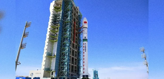 image-1748080465881-1411.webp Ilustrasi satelit jaringan superkomputer AI China di luar angkasa